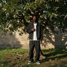 Snoop Dogg grows from the ground like a tree in 16th Century York