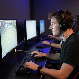 Jeff Gerstmann playing a video game