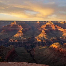 beautiful photo of the Grand Canyon, golden hour, sundogs