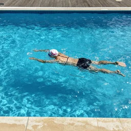 “swimming pool with nobody”
